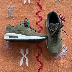 Nike Airmax Suede - Olive Green (Size 6)